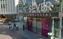 L'adolescent bouscule la retraitée et lui arrache son sac à main : il est arrêté par un témoin