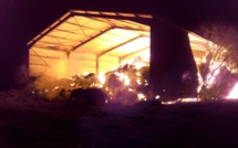 Dans l'Eure, un hangar agricole contenant du lin part en fumée : la piste criminelle est privilégiée