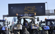 « Siège de la capitale » : l'autoroute A13 bloquée par les agriculteurs à Gaillon et Buchelay, ce lundi 