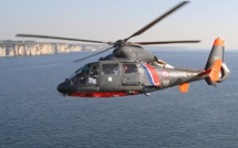 L’hélicoptère de la Marine nationale en démonstration d’hélitreuillage près de Dieppe