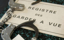 Yvelines : il menace de mort sa voisine avec deux couteaux, à Conflans-Sainte-Honorine