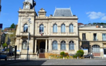 Yvelines : contre la hausse des impôts locaux, ils manifestent devant la mairie de Meulan