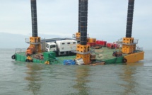 Une barge manque de chavirer devant le port de Calais : cinq personnes secourues