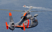 Évacuation par l'hélicoptère de la Marine d'un marin souffrant au large de Cherbourg