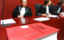 Eure : les racketteurs menaçaient leur victime, une femme de 20 ans, de sévices, Prison ferme