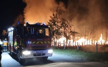 À Marbois, dans l’Eure, un impressionnant incendie ravage 6 000 m2 de palettes, cinq habitations épargnées 