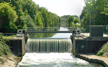 Tragique accident de kayak à Louviers (Eure) : un homme de 29 ans perd la vie, un autre de 26 ans blessé grave