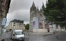 Rouen : fouillé et dépouillé par ses agresseurs cette nuit place de la Cathédrale 
