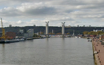 Un homme tombe accidentellement dans la Seine à Rouen : sorti de l’eau avant l’arrivée des secours 