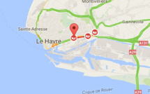Le Havre : un poids-lourd défonce un muret, le chauffeur tombe 10 m en contrebas d'un pont