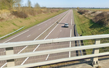 Eure : un poids lourd de 44 tonnes percute le terre-plein central sur l’A28, la circulation encore perturbée ce matin