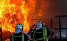 Seine-Maritime : une maison ravagée par les flammes dans la nuit à Ferrières-en-Bray 