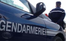 Eure : elle surprend trois inconnus dans sa cour et constate le vol de sa carte bancaire