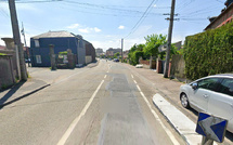 Percuté par une voiture, le motard, éjecté dans le choc, succombe à ses blessures : la vitesse en cause ?