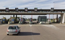 Collision entre une voiture et une camionnette sur l’A29 à hauteur du péage d’Aumale, en Seine-Maritime 