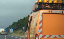 Un poids lourd chargé de pommes de terre paralyse l’A28 toute la nuit dans l’Eure