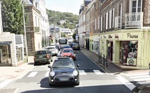Étretat : une voiture défonce la vitrine d’une boulangerie, un blessé léger et 14 salariés au chômage technique
