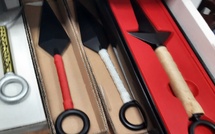 Plus de 3 500 armes blanches saisies dans un entrepôt de la région parisienne