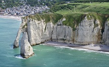 ​Étretat : dix personnes piégées par la marée secourues par hélicoptère