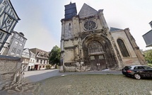 Rouen : un matelas en feu devant le temple Saint-Éloi