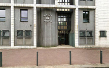 Dieppe : le conducteur ivre emboutit les protections du commissariat et tente de repartir