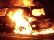 Seine-Maritime. Une voiture électrique prend feu dans un sous-sol : quatre blessés Seine-Maritime. Une voiture électrique prend feu dans un sous-sol : quatre blessés