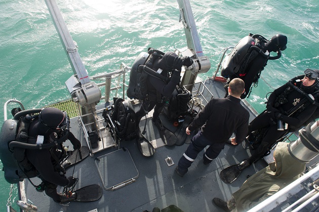 Destruction d'une bombe au large de Cherbourg