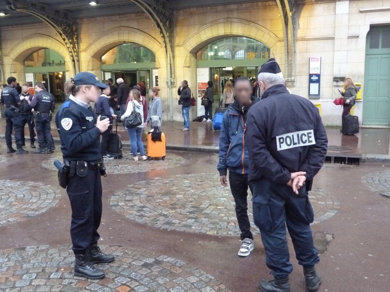 A l'extérieur de la gare aussi