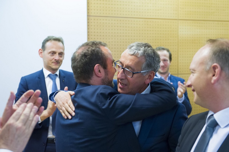 Congralulations entre Sébastien Lecornu et Pascal Lehongre Congralulations entre Sébastien Lecornu et Pascal Lehongre